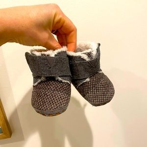 TOMS baby booties